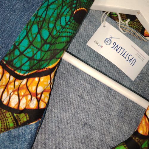 Giacca jeans con colletto in tessuto wax africano - immagine 3